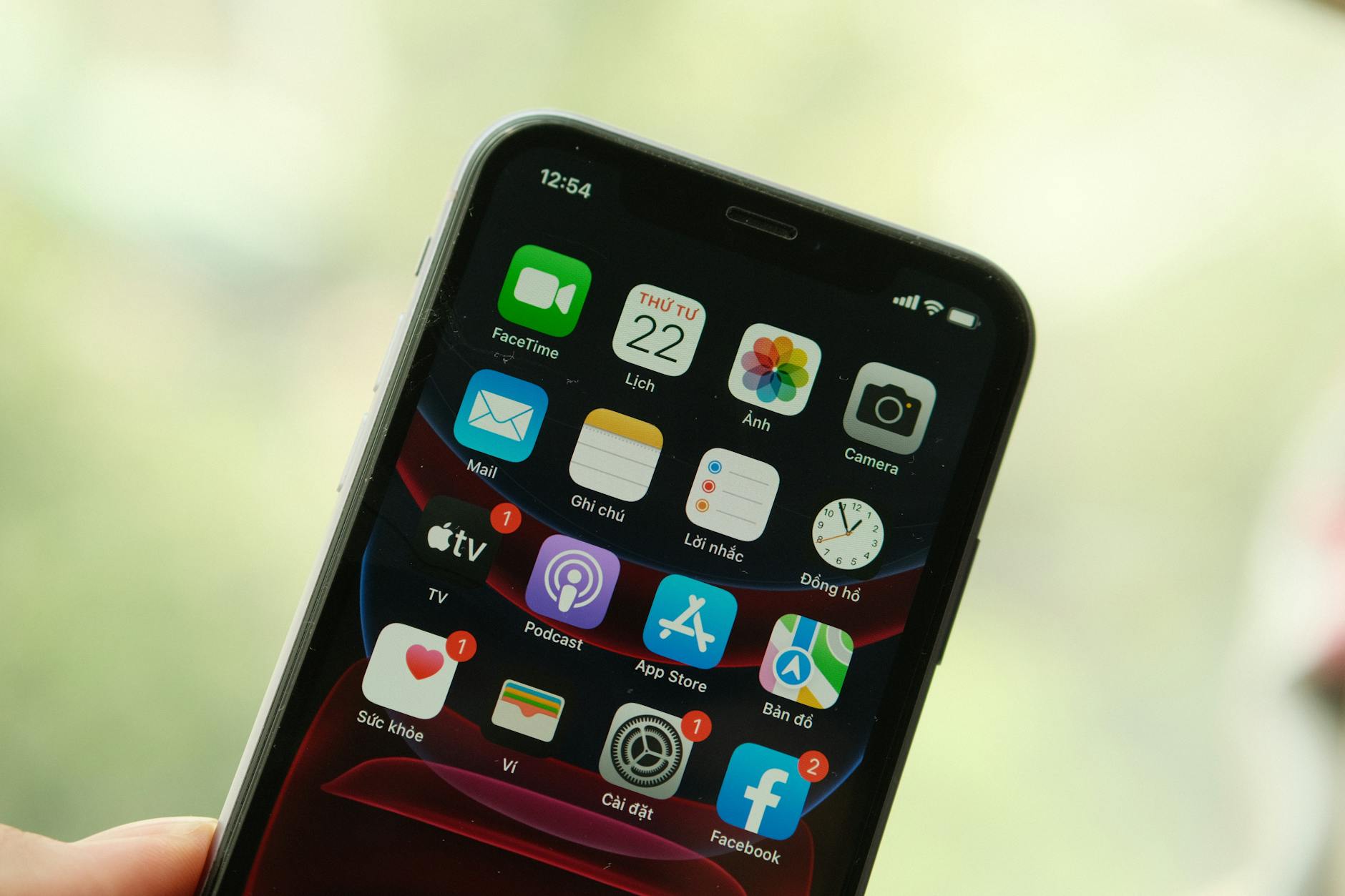 Cài đặt ứng dụng trên iPhone qua giao diện tải xuống